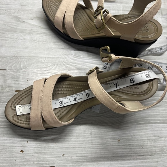 CROCS Leigh Beige Canvas Leather Ankle Strap Wedge Comfort Sandals Womens size 8 - Picture 13 of 14